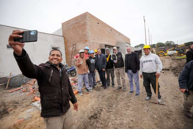 El gobernador Valdés recorrio el Hogar Escuela que está construyéndose en su nueva ubicación: